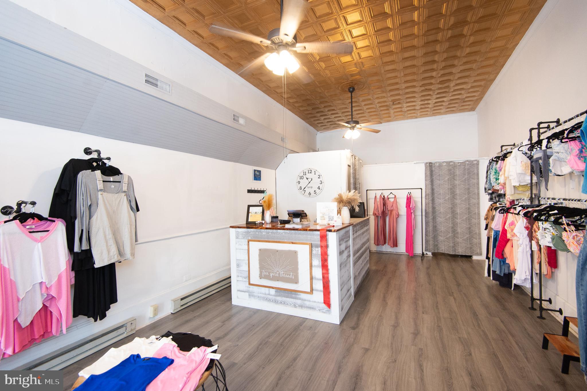 RACE STREET - Commercial Lease