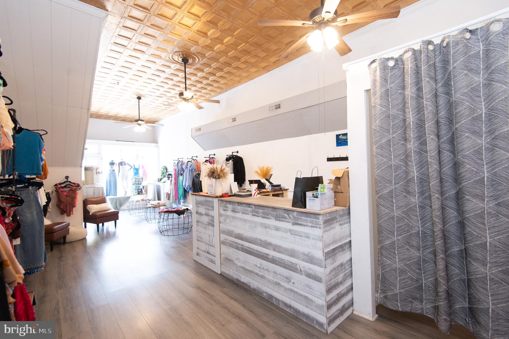 RACE STREET - Commercial Lease