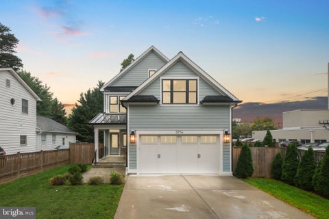 Photo of 3714 Farragut Avenue, KENSINGTON, MD 20895 (MLS # MDMC2257690)