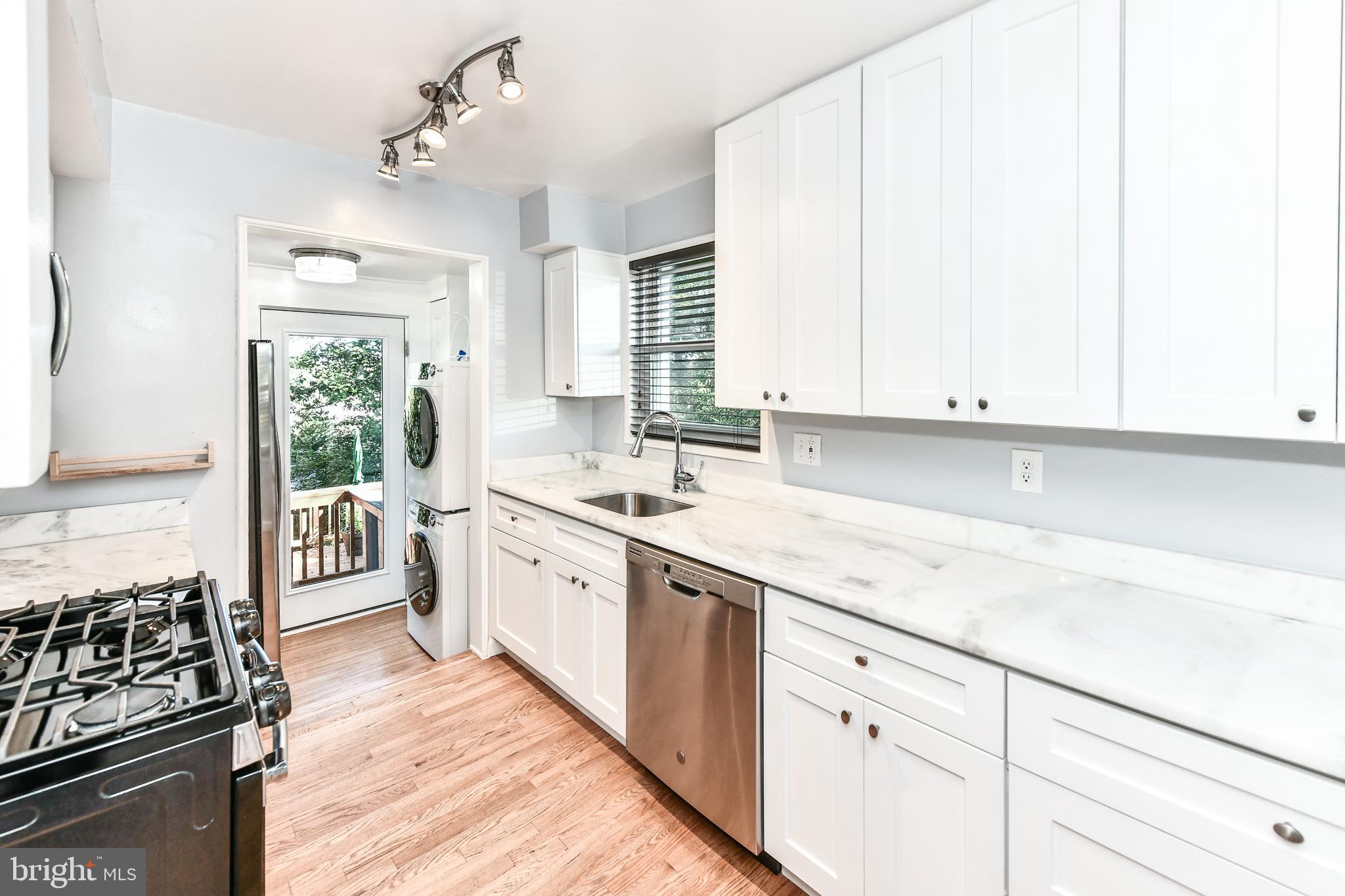 COLUMBIA FOREST - Residential Lease