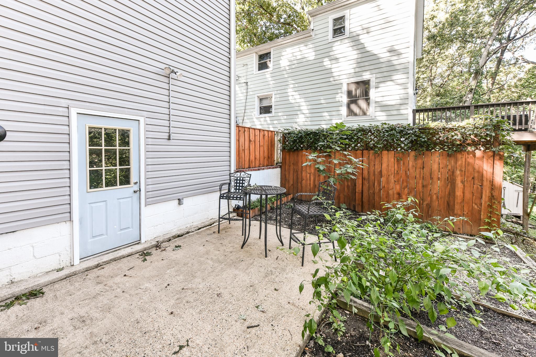 COLUMBIA FOREST - Residential Lease