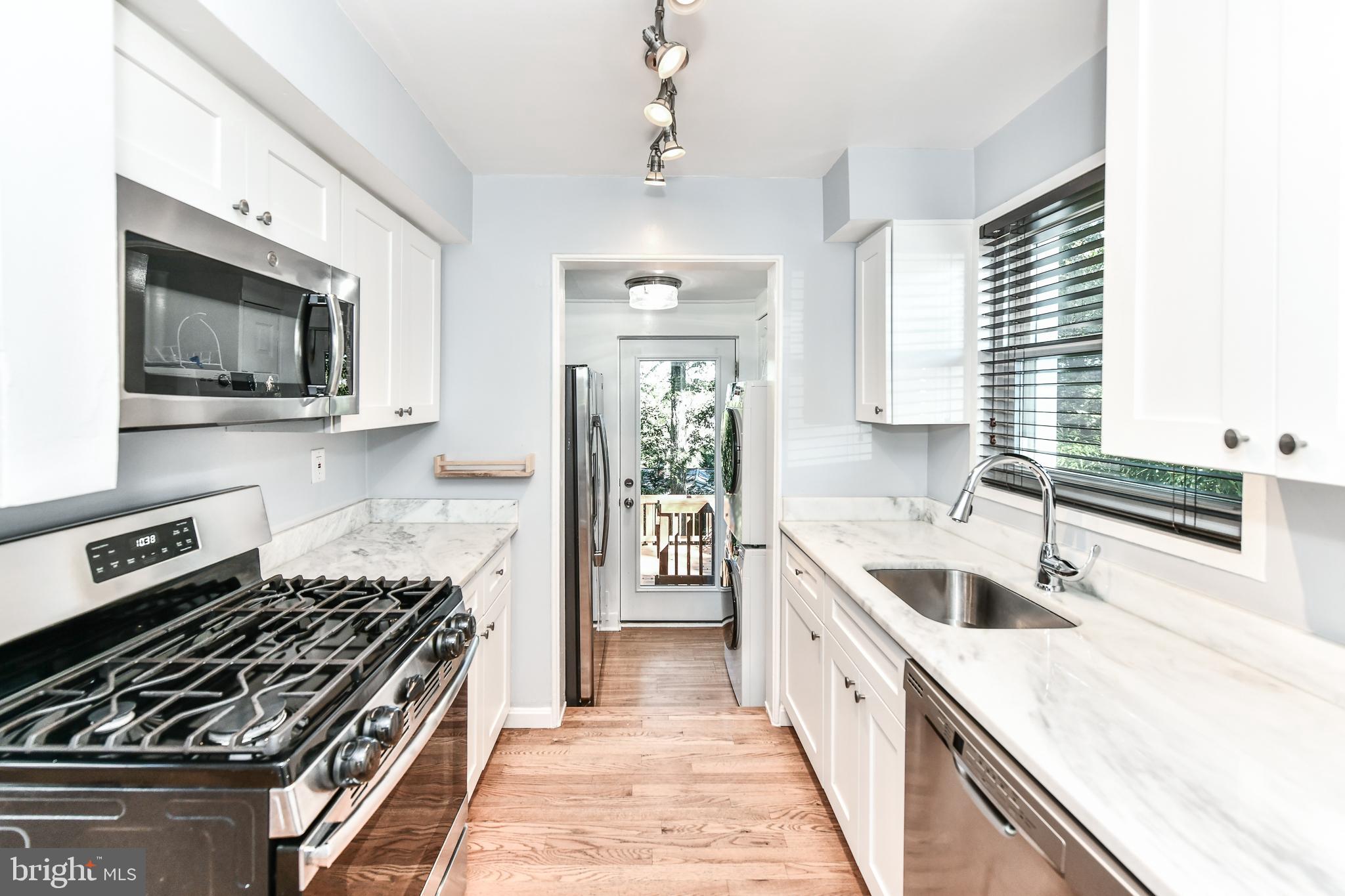 COLUMBIA FOREST - Residential Lease