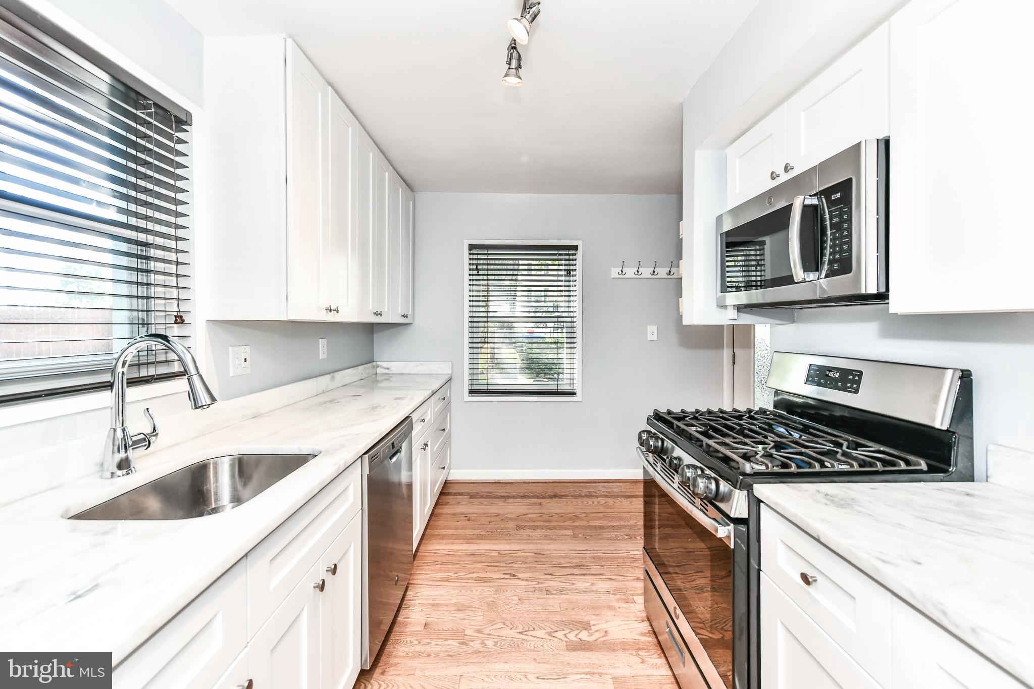 COLUMBIA FOREST - Residential Lease