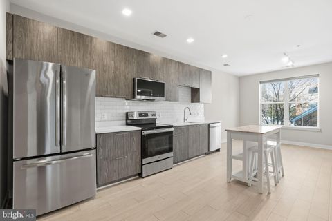 989 S BUCHANAN STREET 303 ARLINGTON VA 22204