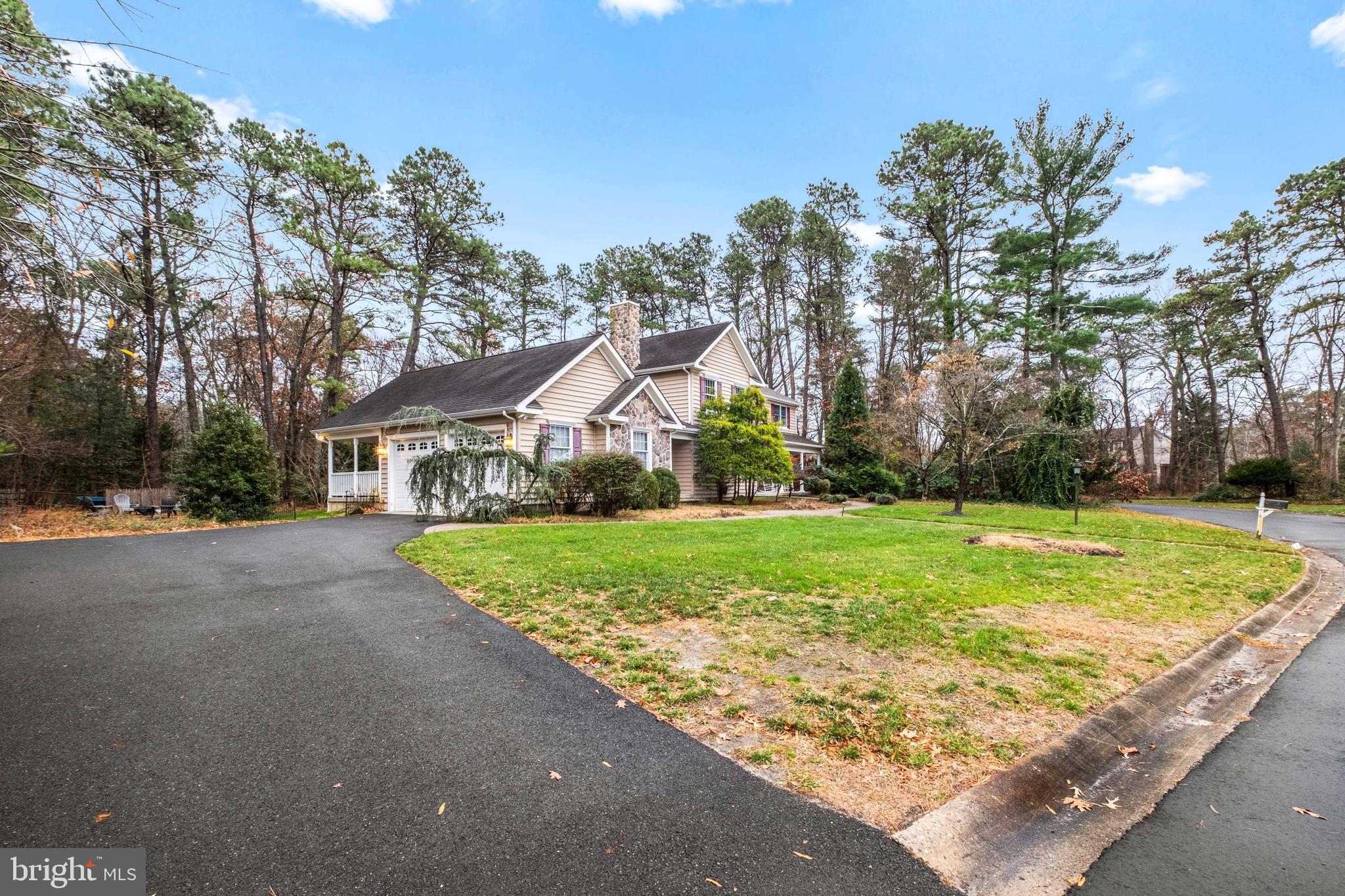 78 N LAKESIDE DRIVE W