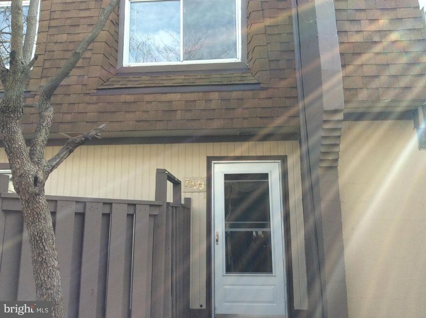 Beautiful Townhouse located at Sequoyah subdivision, 2 bdrs 1.5 baths, property sold as is condition, combo located at property, vacant, please contact first contact for showing instructions.