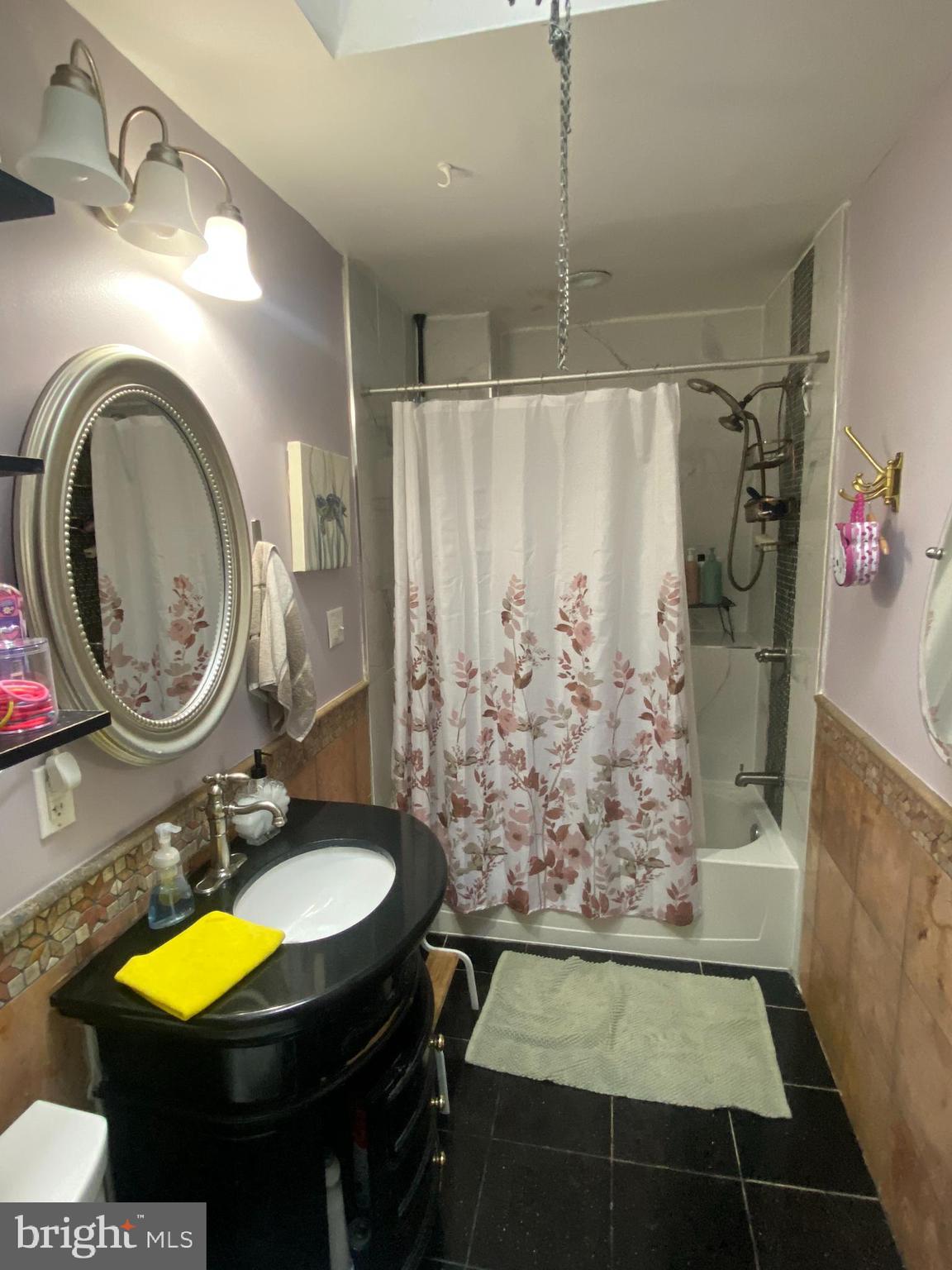 OXFORD CIRCLE - Residential