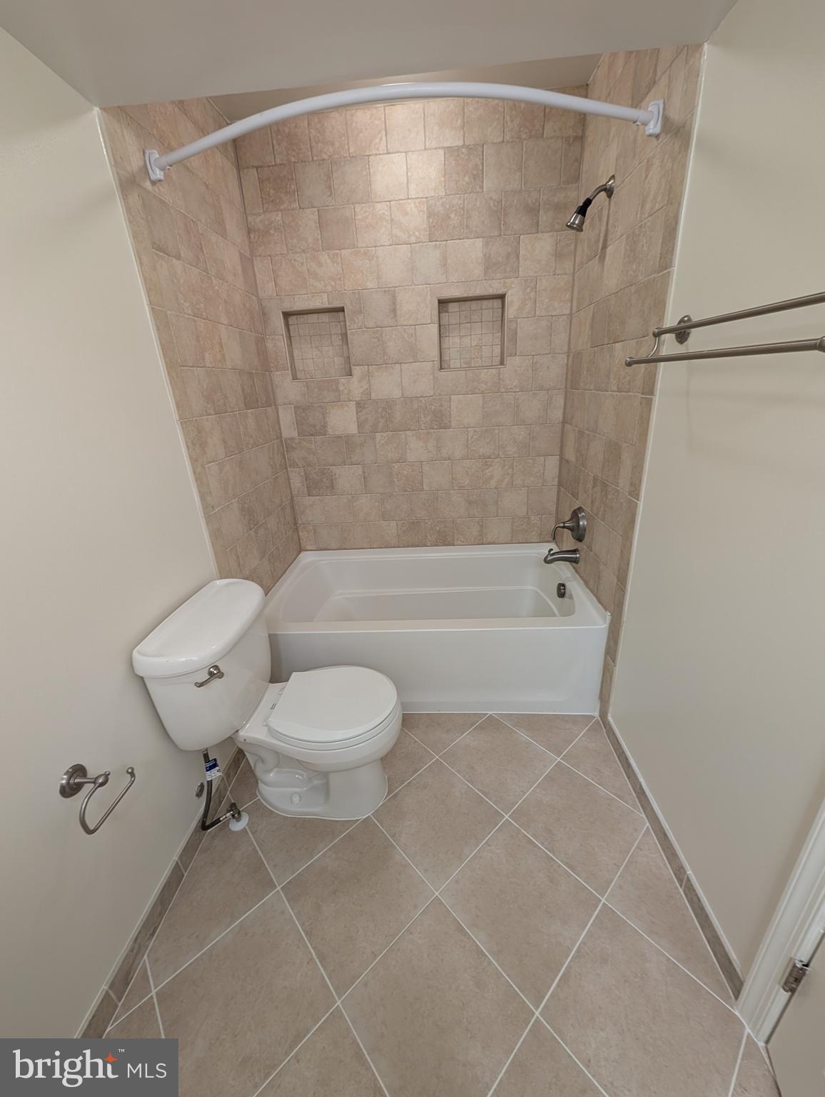 PLYMOUTH GARDENS - Residential Lease