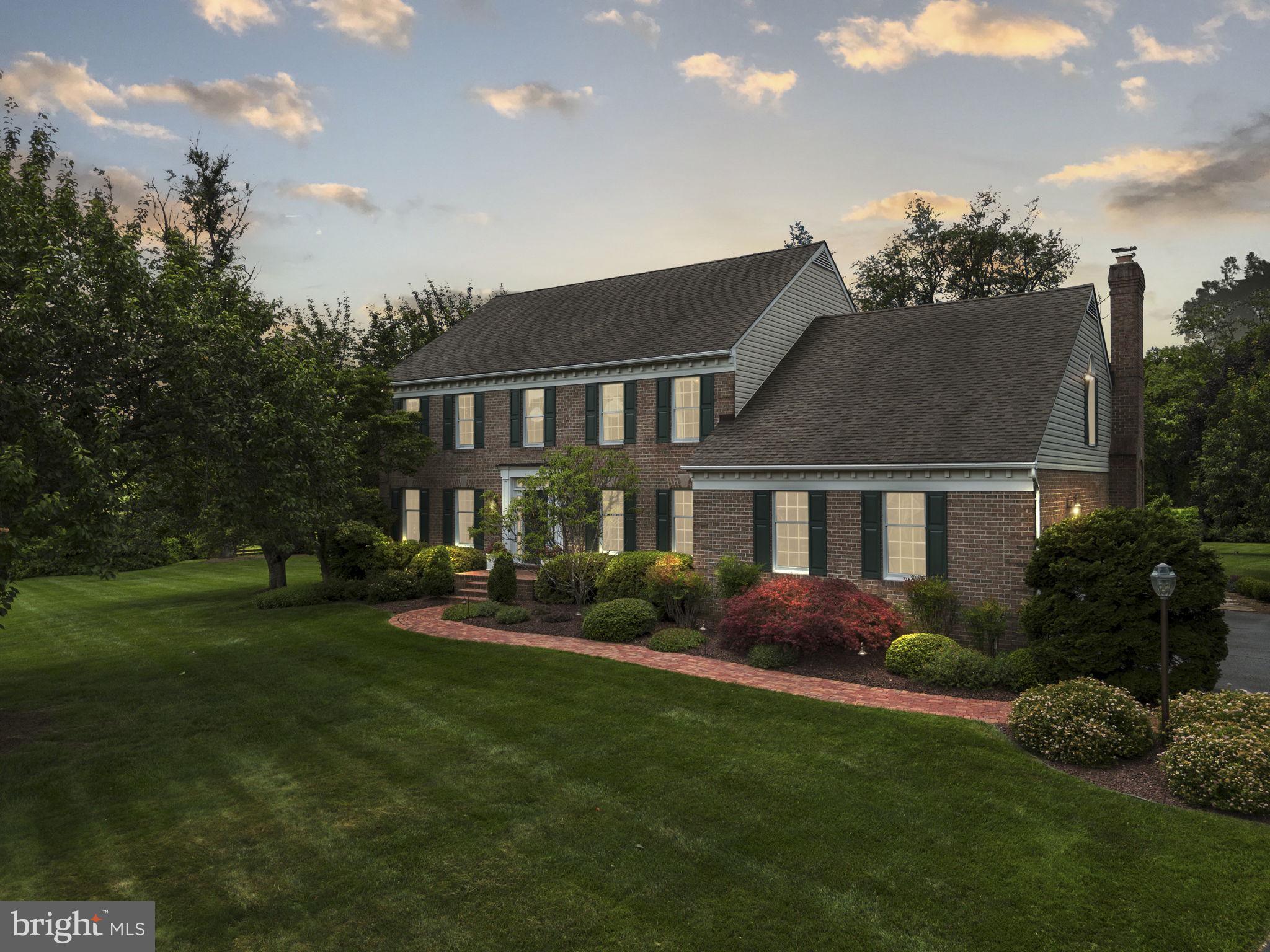 24 MANOR KNOLL COURT