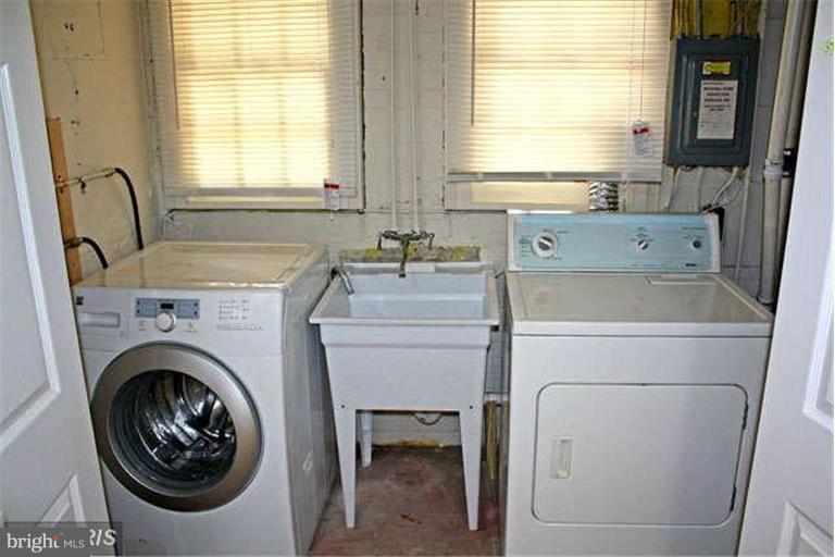 ROSEMONT - Residential Lease