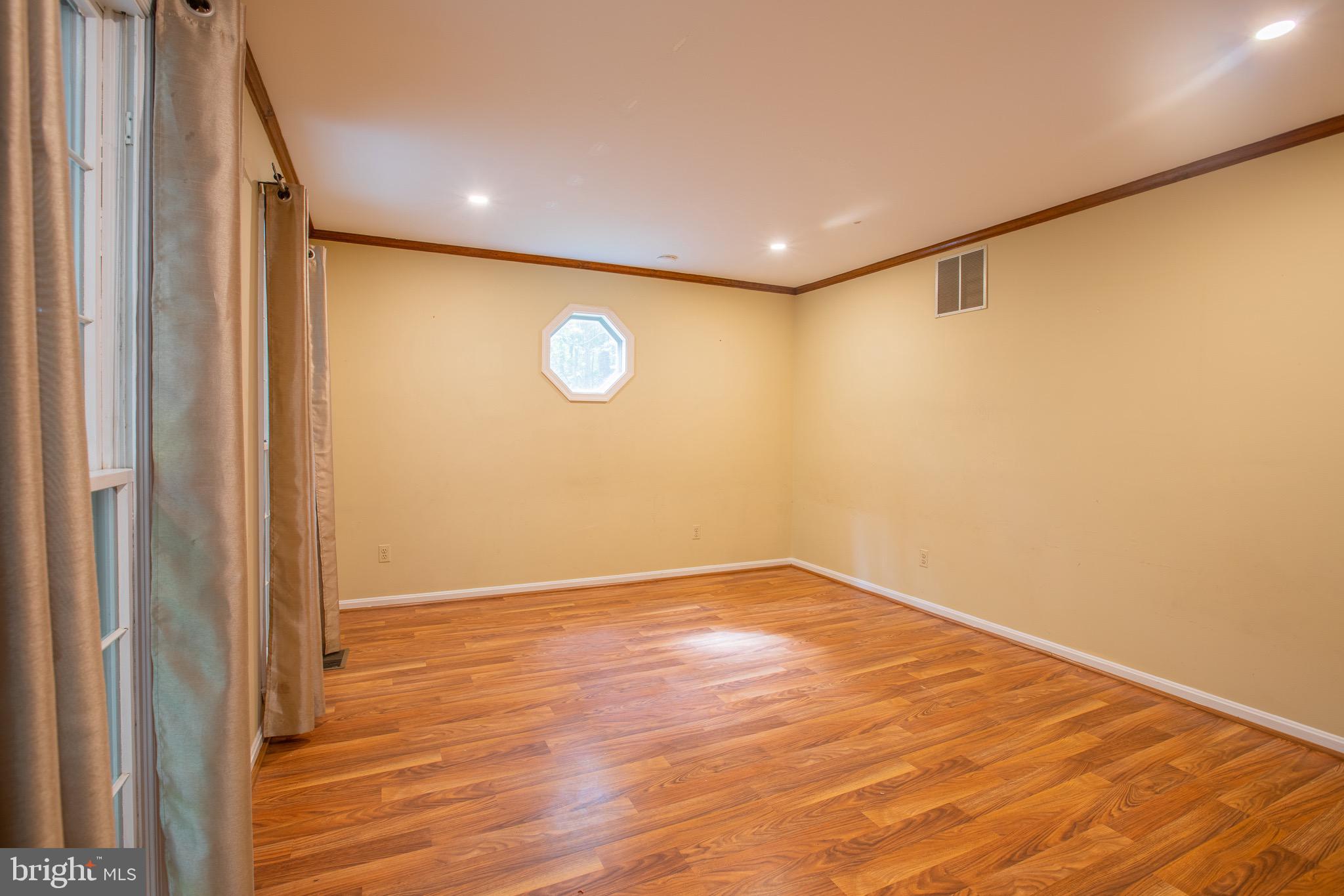 WEST FRIENDSHIP - Residential Lease