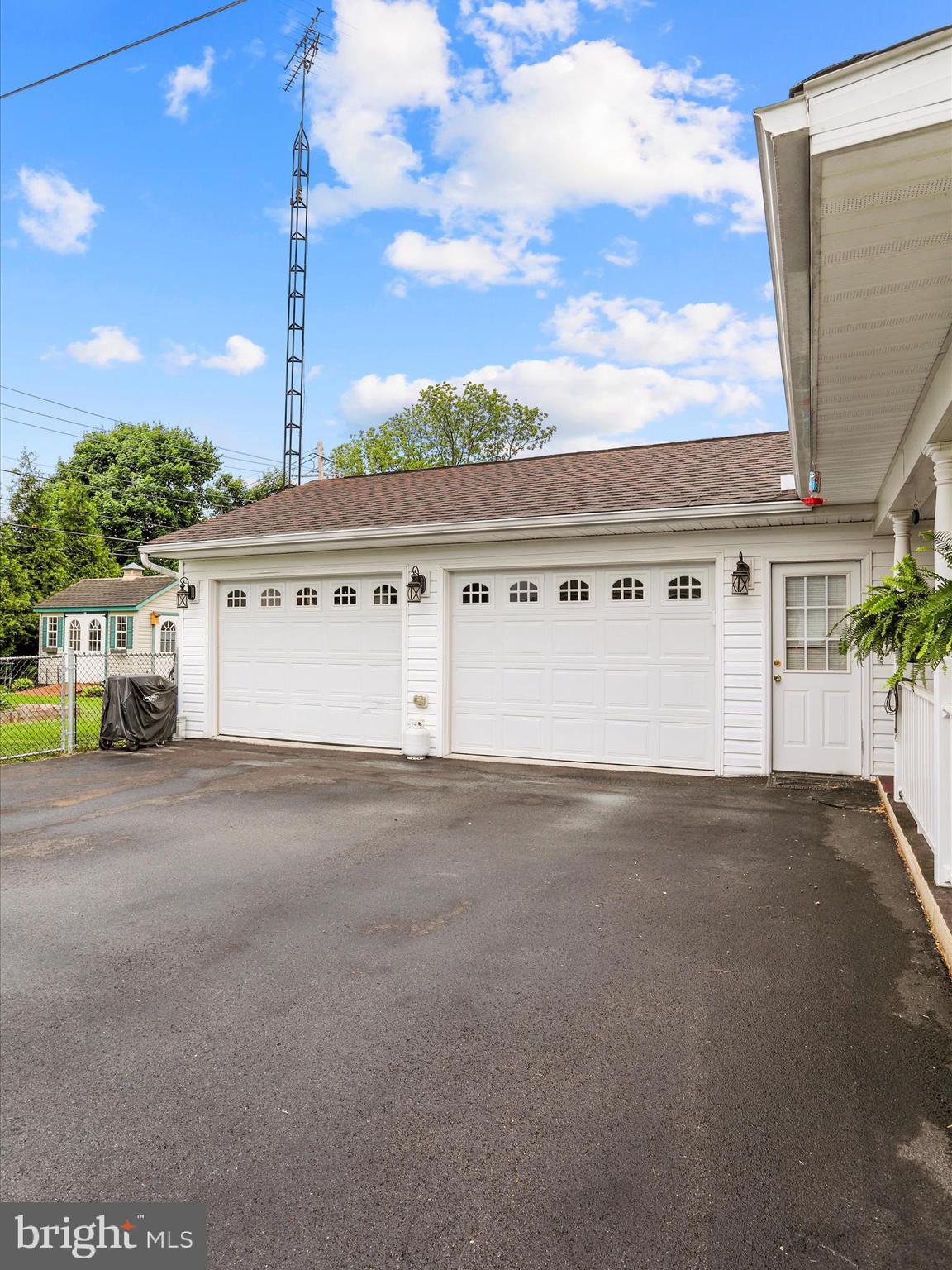 HALFWAY - Residential