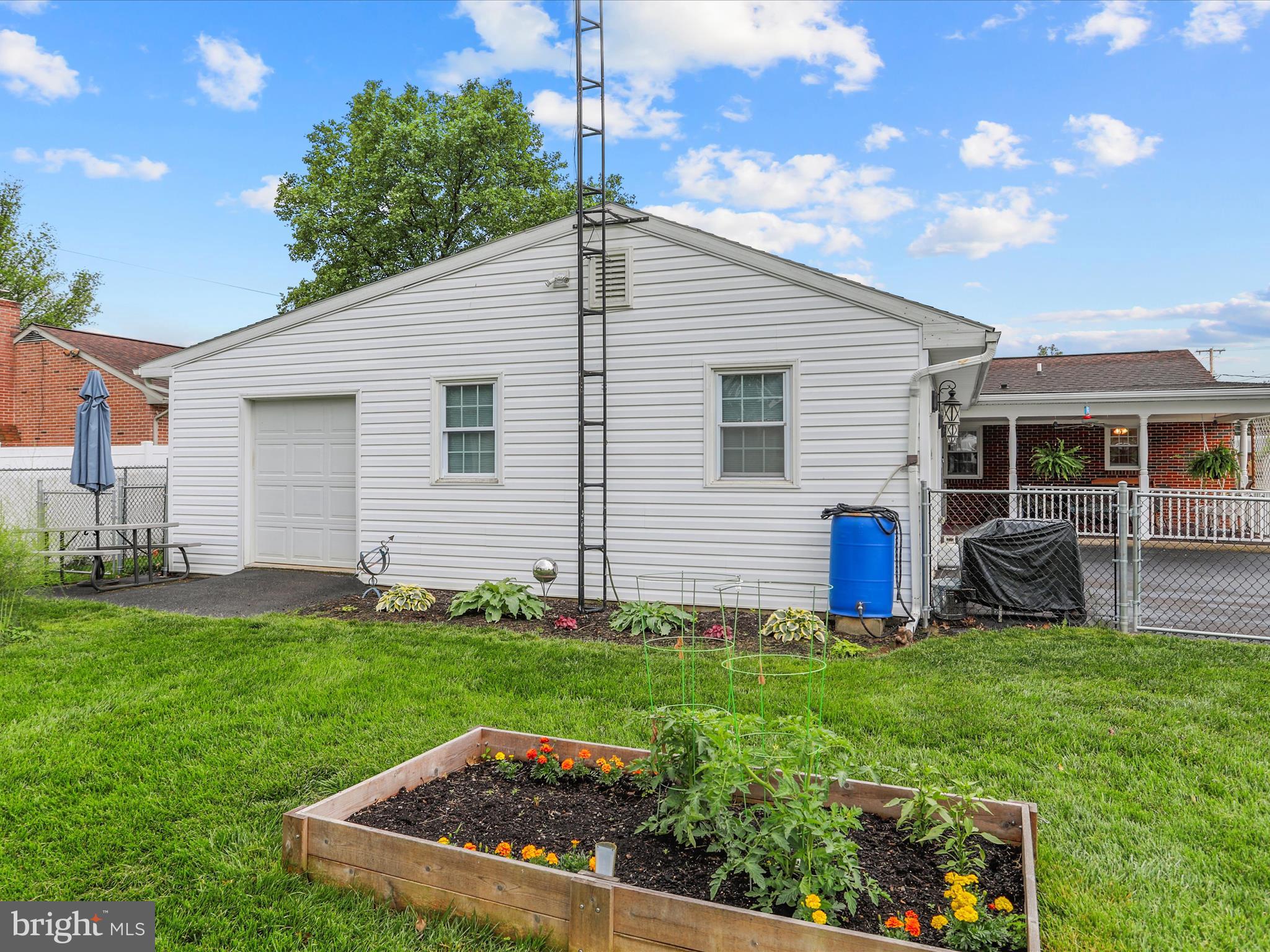 HALFWAY - Residential