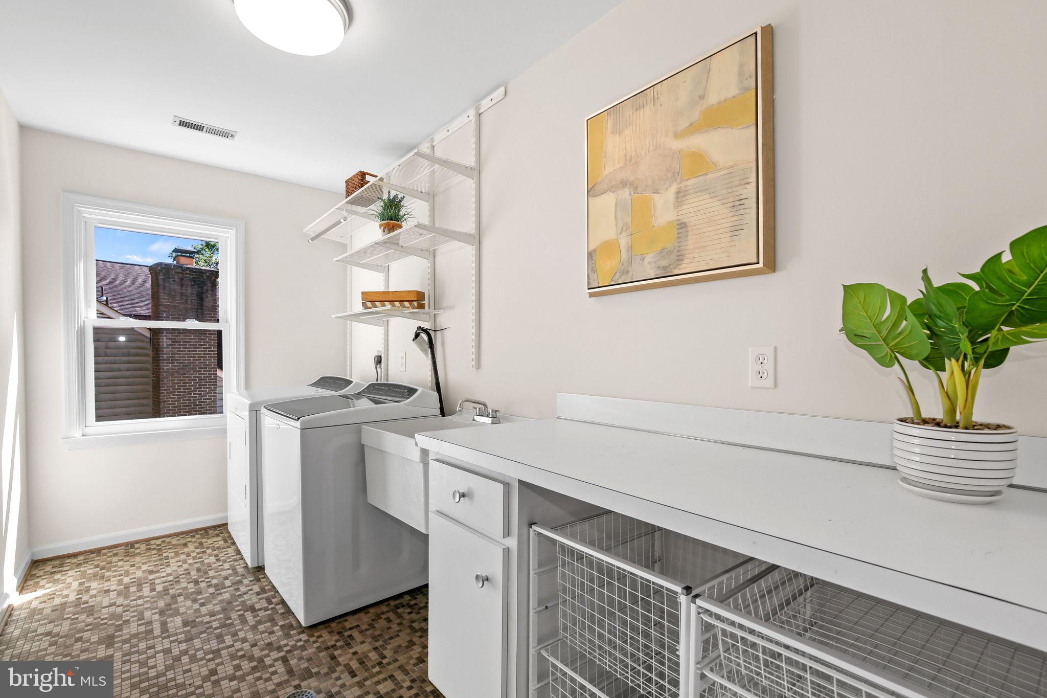 FALLSREACH - Residential