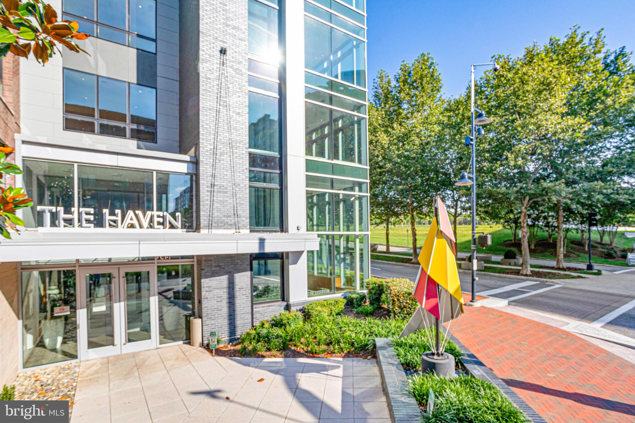 145 RIVERHAVEN DRIVE 208
