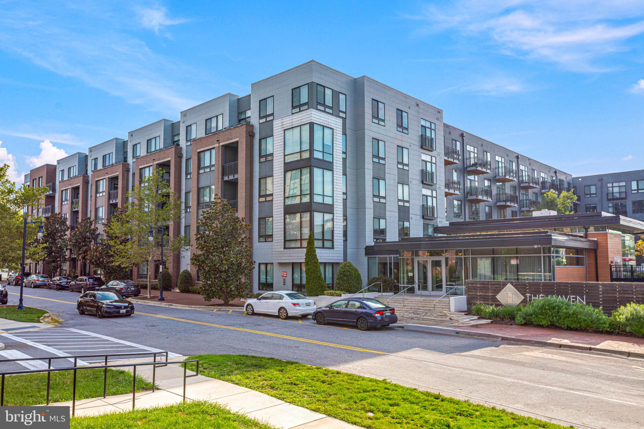 145 RIVERHAVEN DRIVE 208