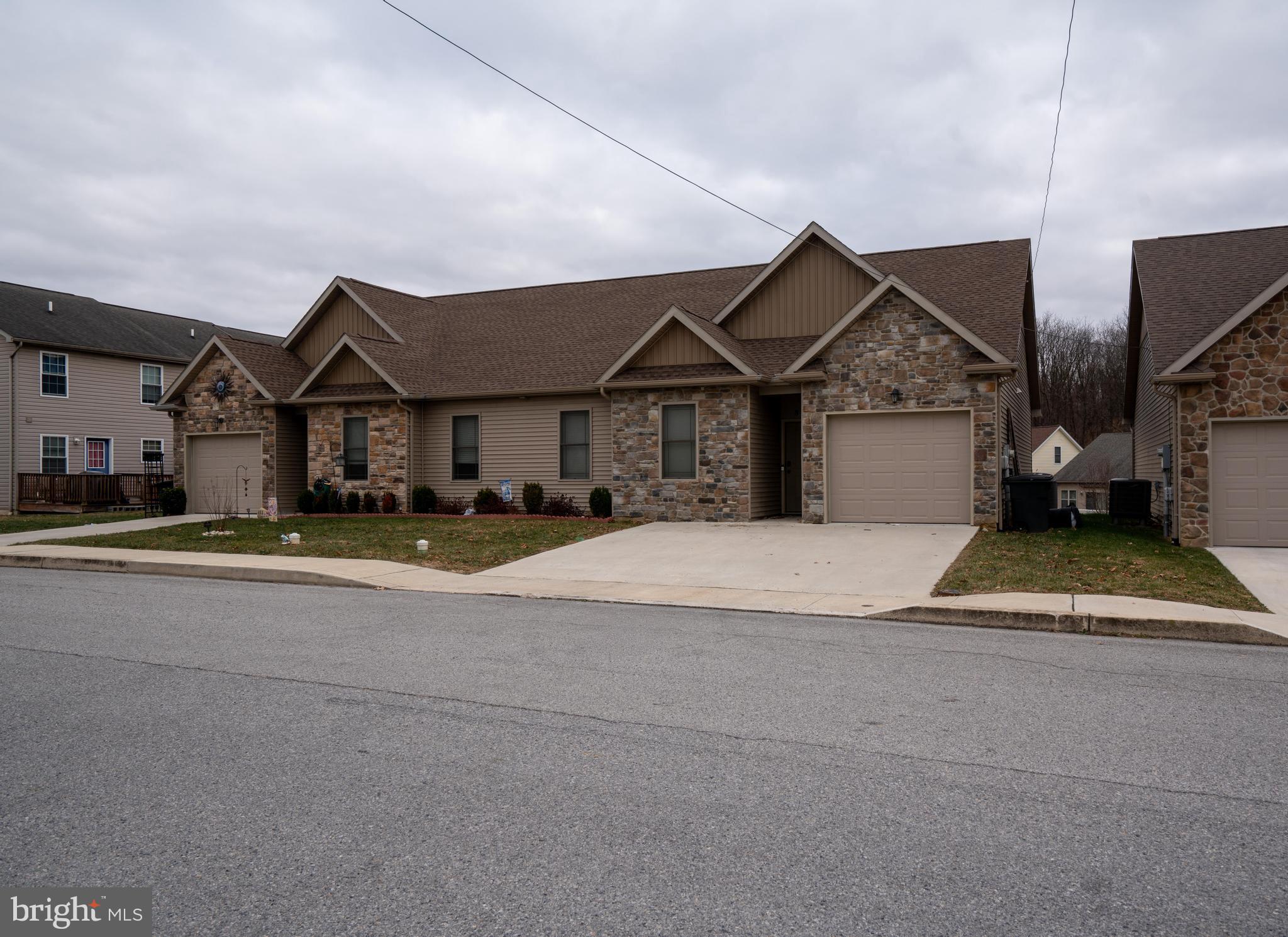 SOUTH END VILLAS - Residential