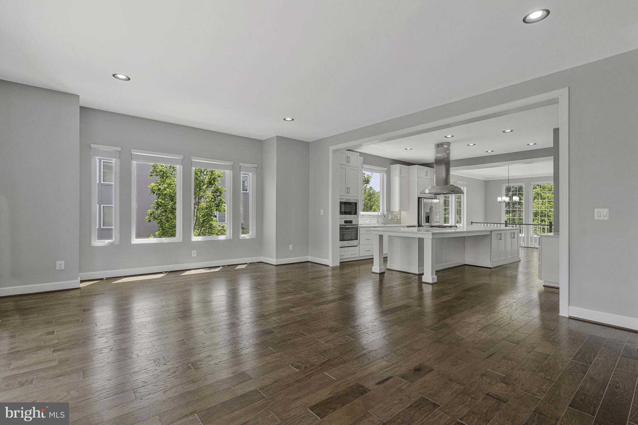 23112 BROOKSBANK SQUARE