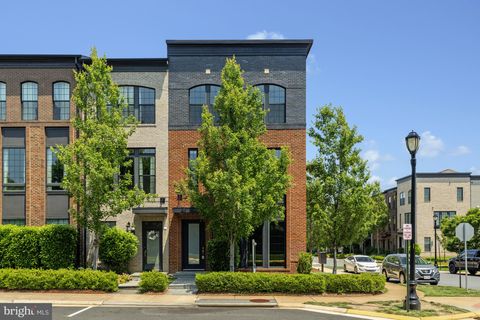 23112 BROOKSBANK SQUARE BRAMBLETON VA 20148
