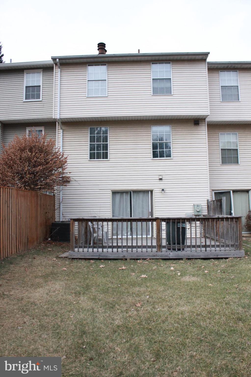 DERWOOD STATION - Residential