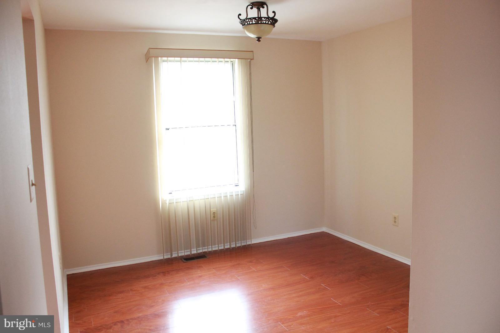 DERWOOD STATION - Residential