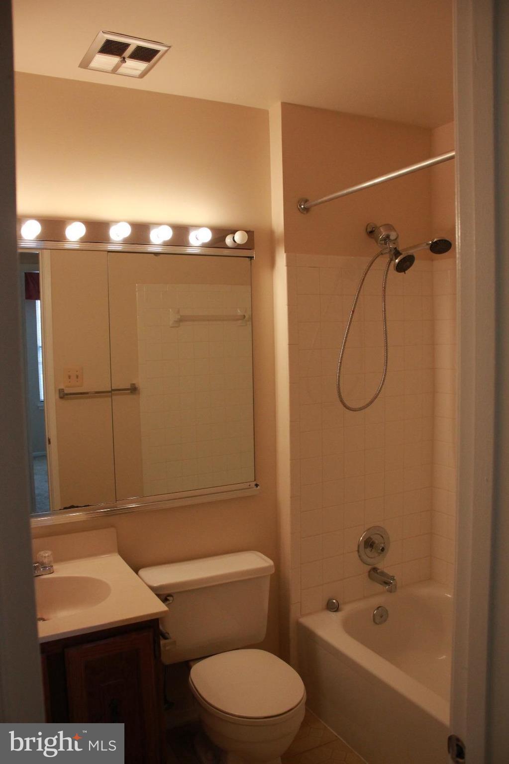 DERWOOD STATION - Residential