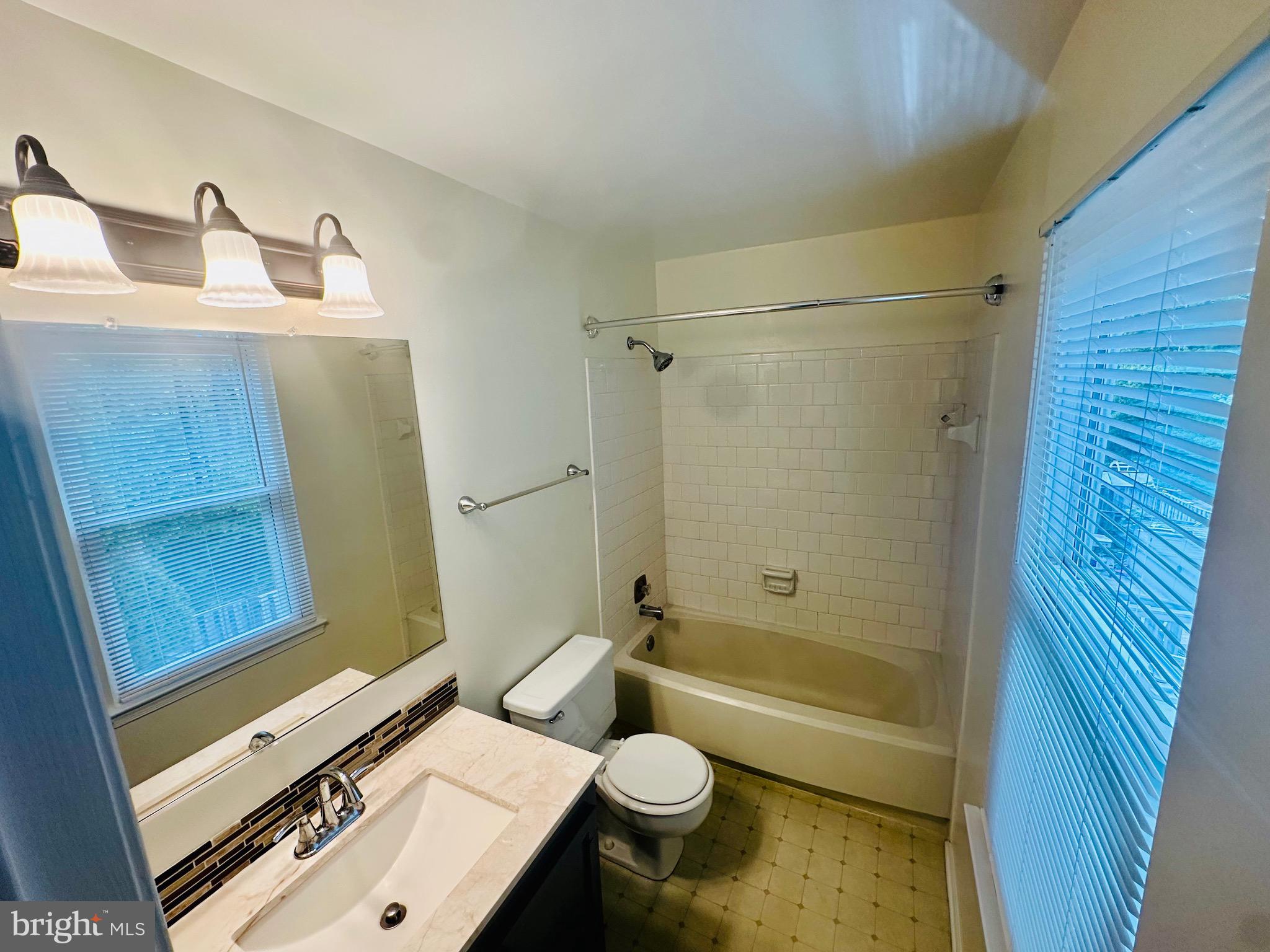 LAKE RIDGE - Residential Lease