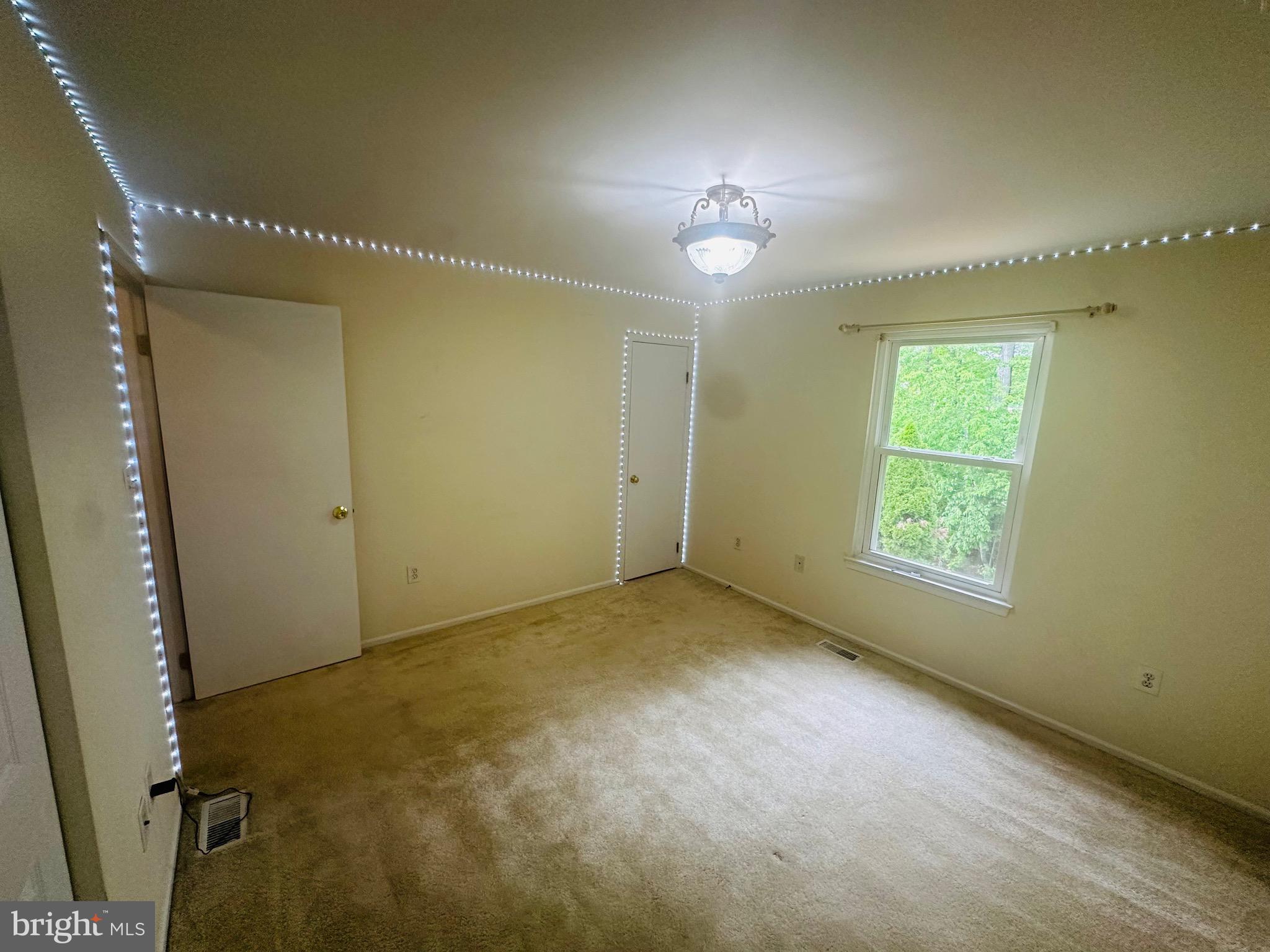 LAKE RIDGE - Residential Lease