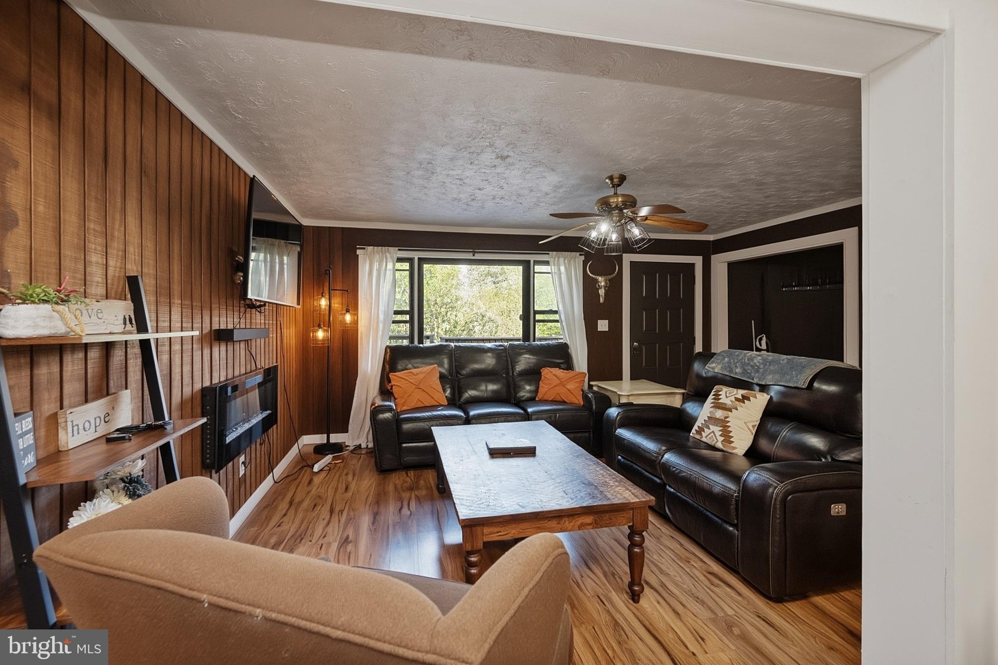 1499 FOSTER ROAD