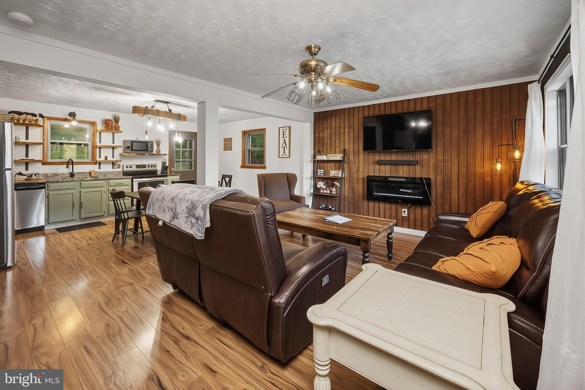 1499 FOSTER ROAD