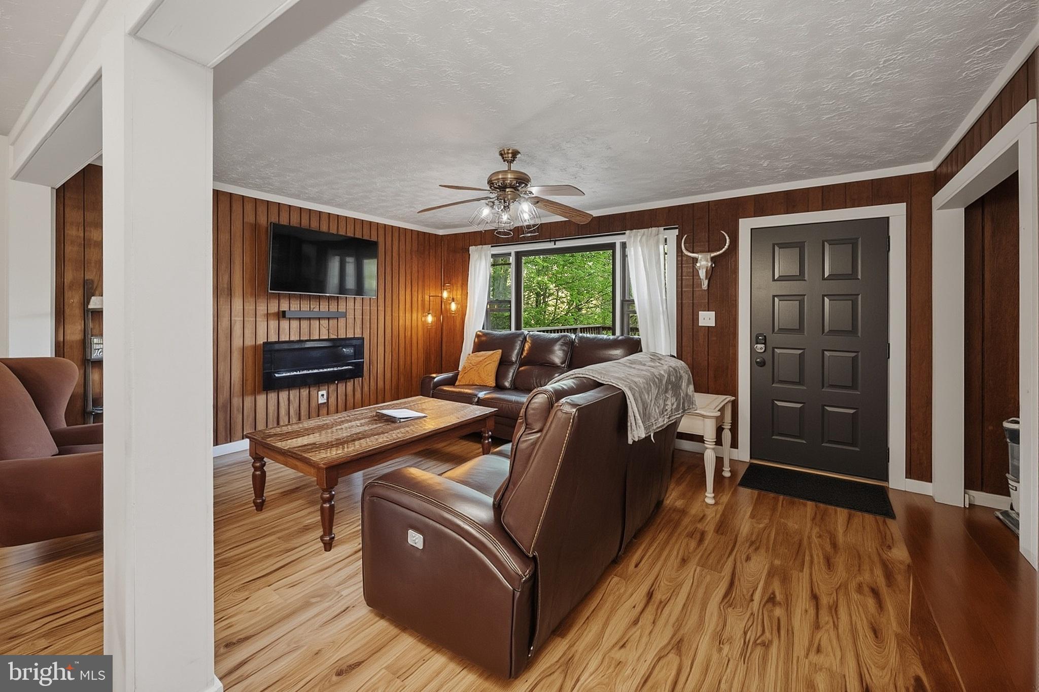 1499 FOSTER ROAD