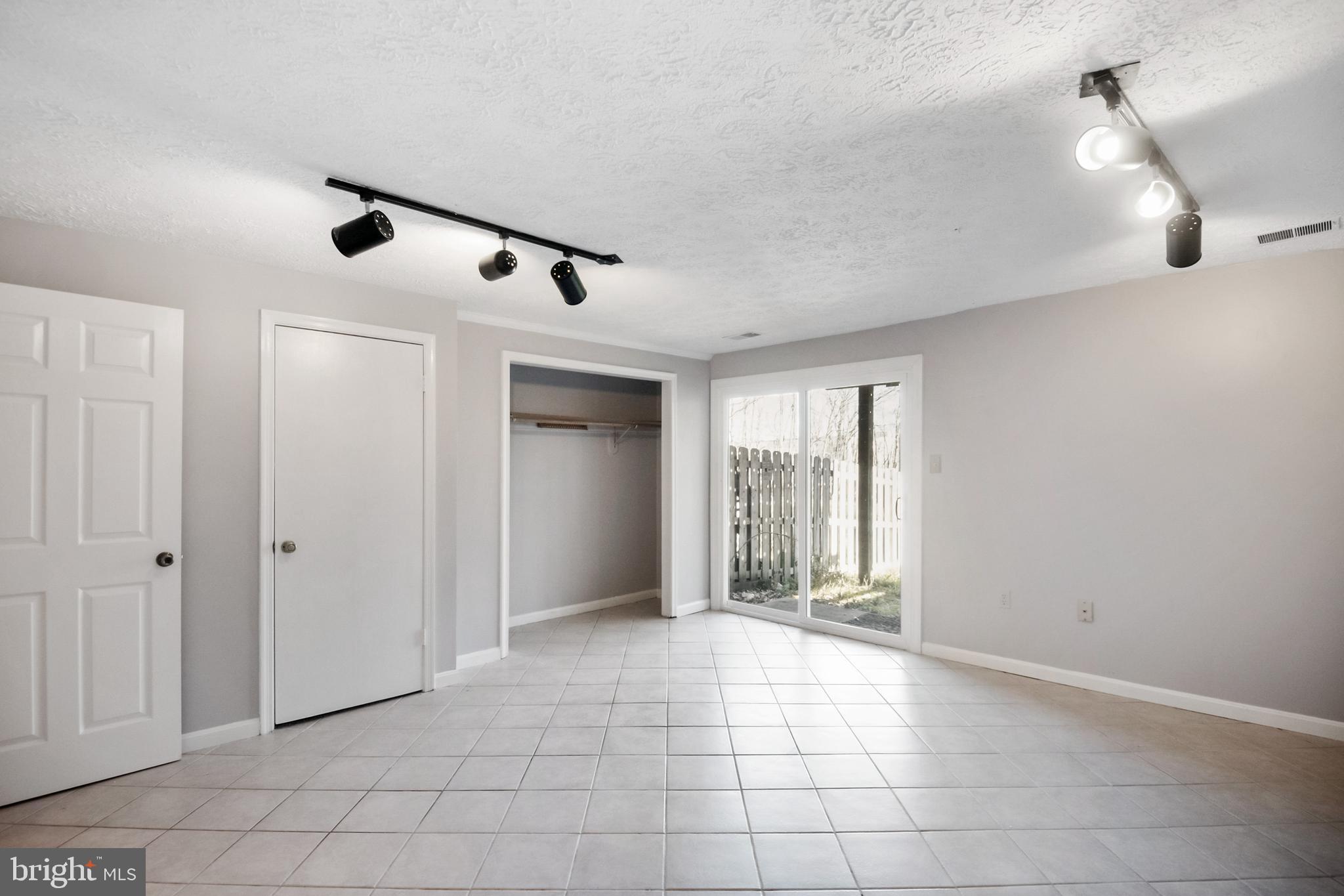 OAK VIEW VILLAGE - Residential