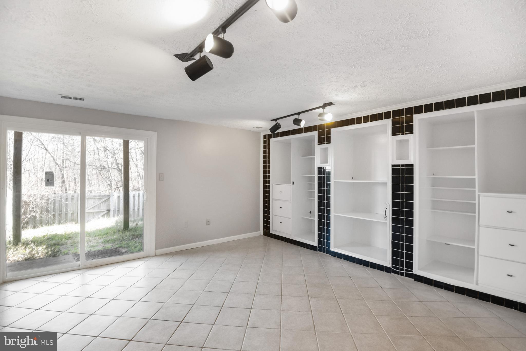 OAK VIEW VILLAGE - Residential