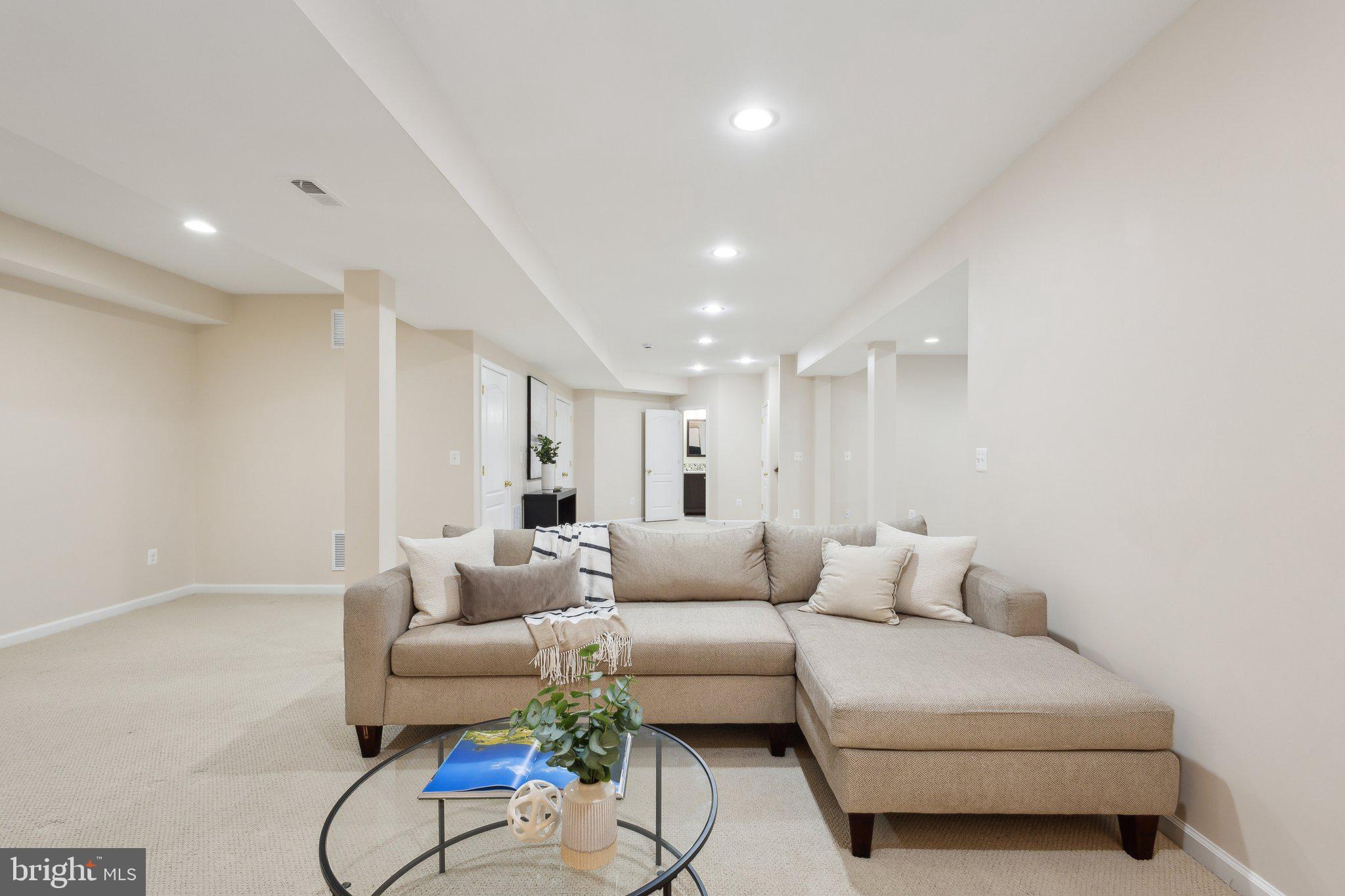 SOUTH RIDING - Residential