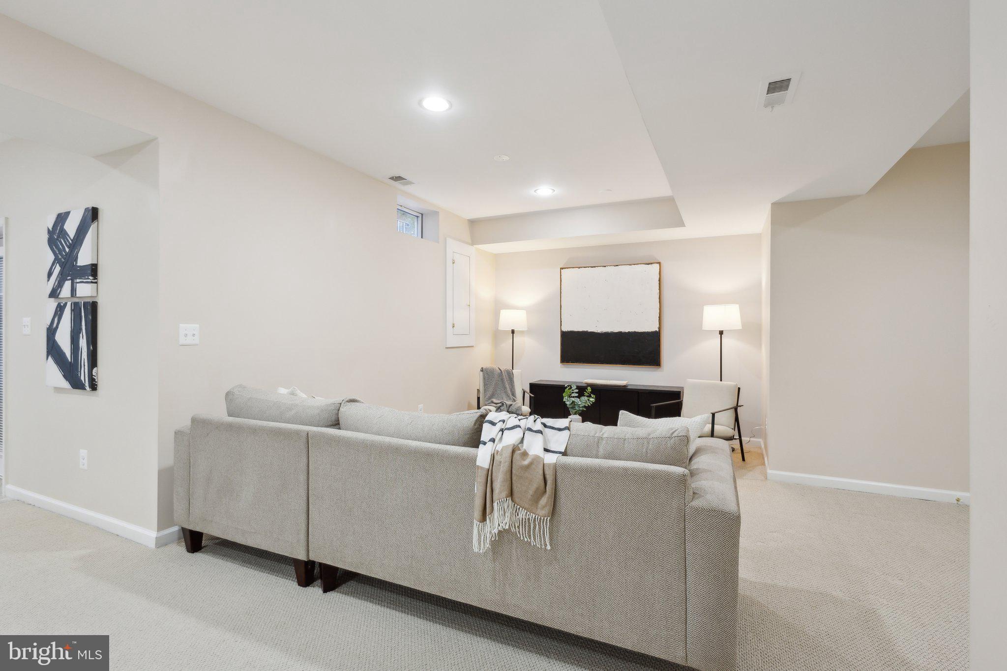 SOUTH RIDING - Residential