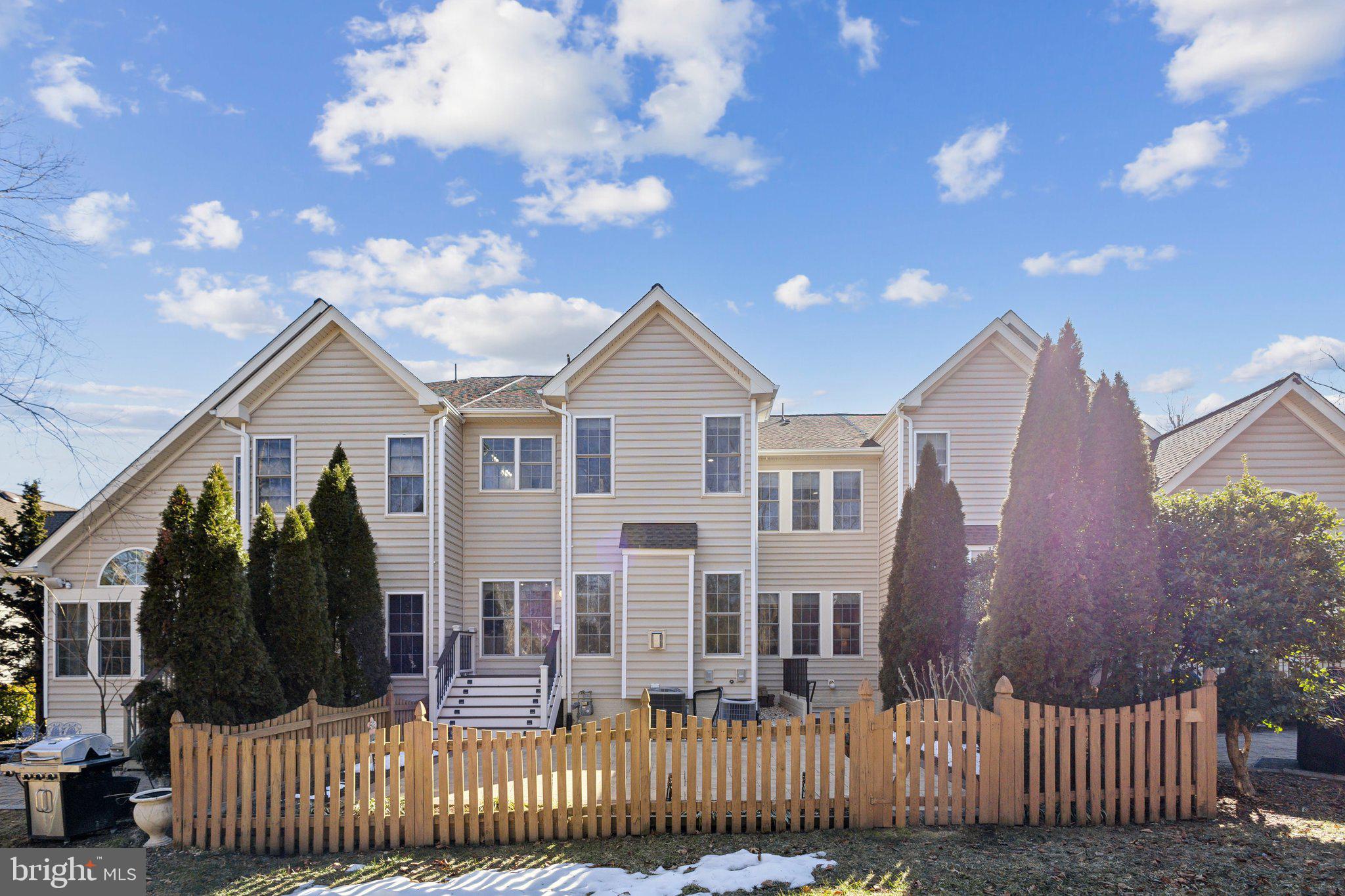 SOUTH RIDING - Residential