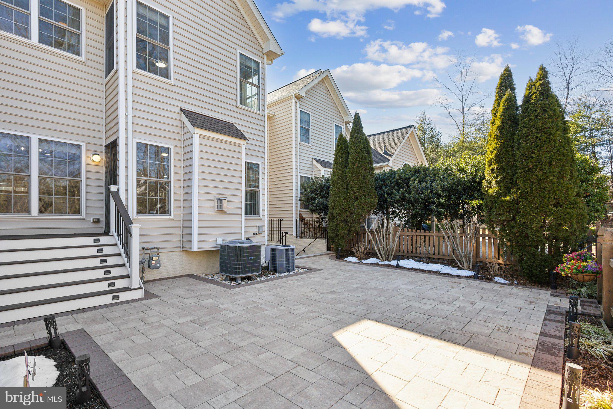 SOUTH RIDING - Residential