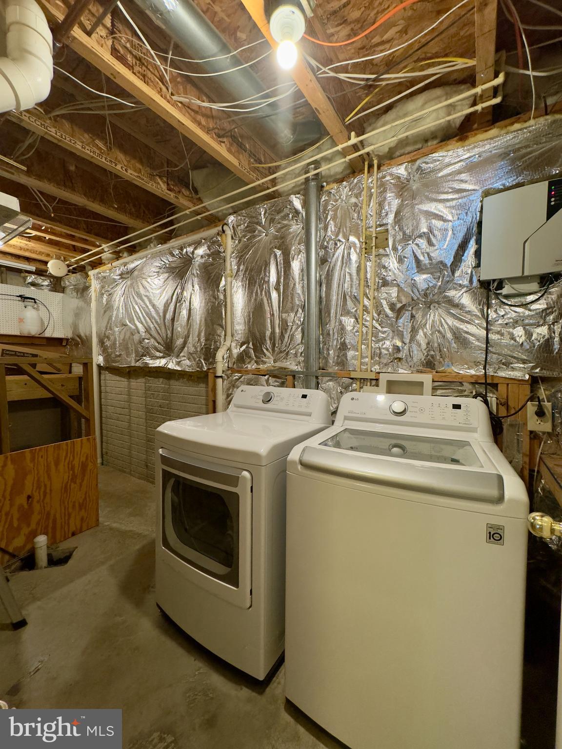 ABERDEEN HILLS - Residential Lease