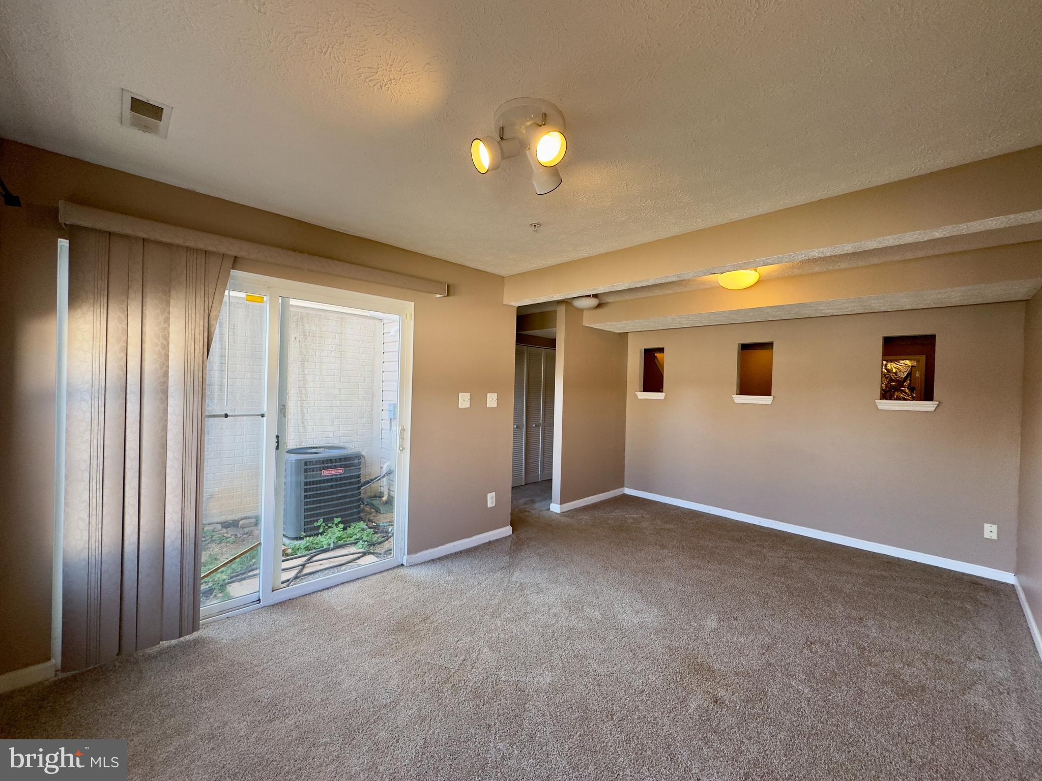 ABERDEEN HILLS - Residential Lease