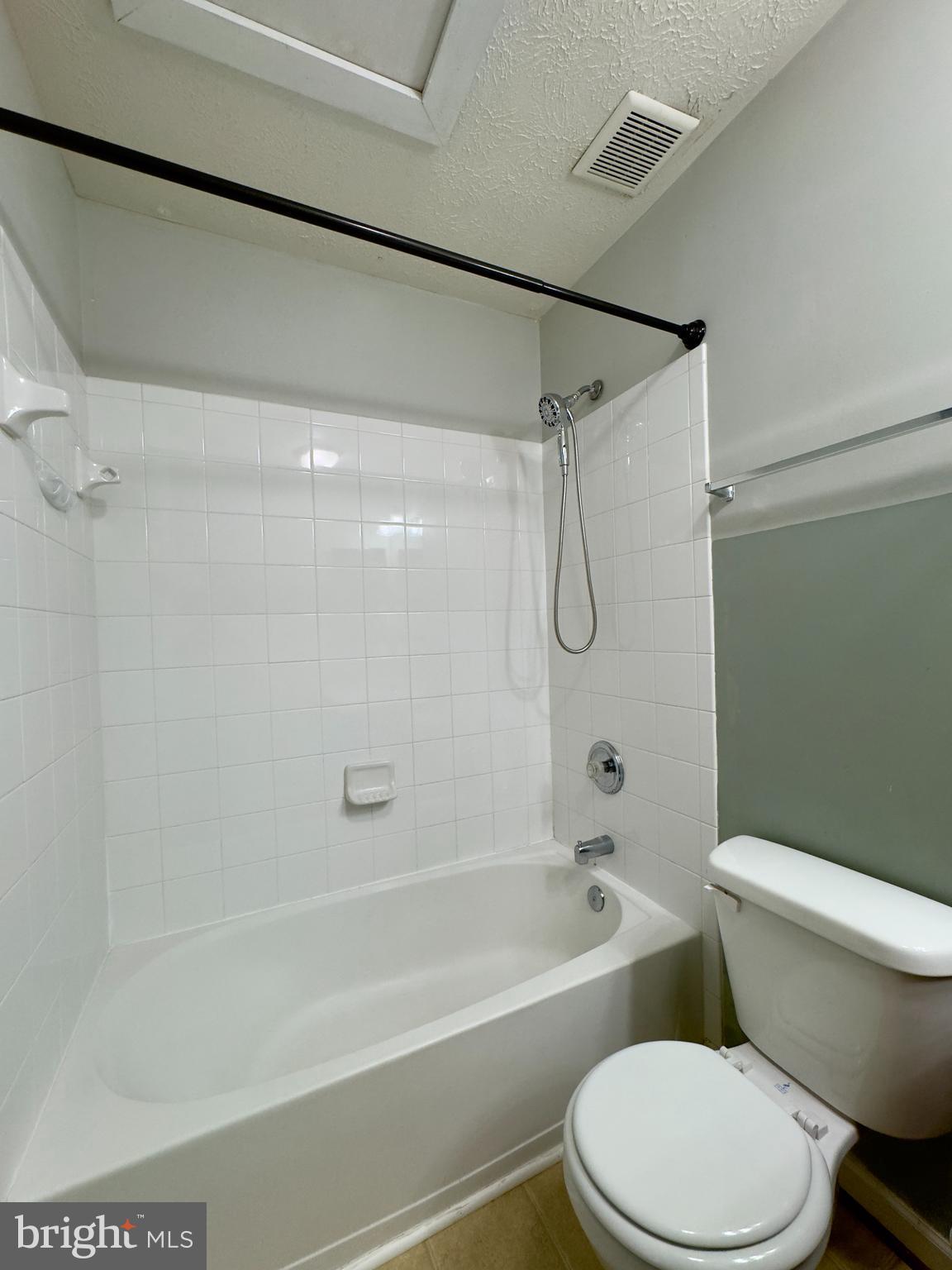 ABERDEEN HILLS - Residential Lease