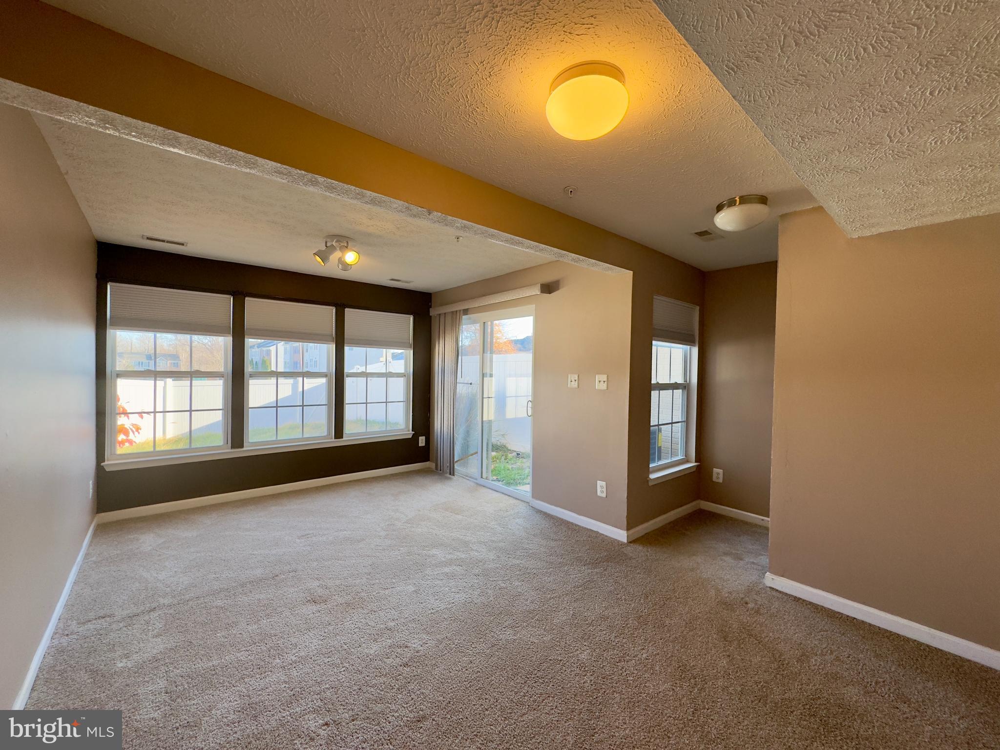 ABERDEEN HILLS - Residential Lease