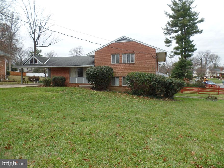 ALL OFFERS ARE DO BY 9PM SUNDAY 1/19/25, SELLER RESERVES THE RIGHT TO ACCEPT AND OFFER BEFORE DEADLINE. Opportunity awaits on one of the largest lots in the neighborhood! Whether you’re looking to build your dream home or bring new life to the existing brick house, this property has incredible potential. Conveniently located just off the Beltway and close to shopping and dining, it’s a great chance to make your vision a reality.