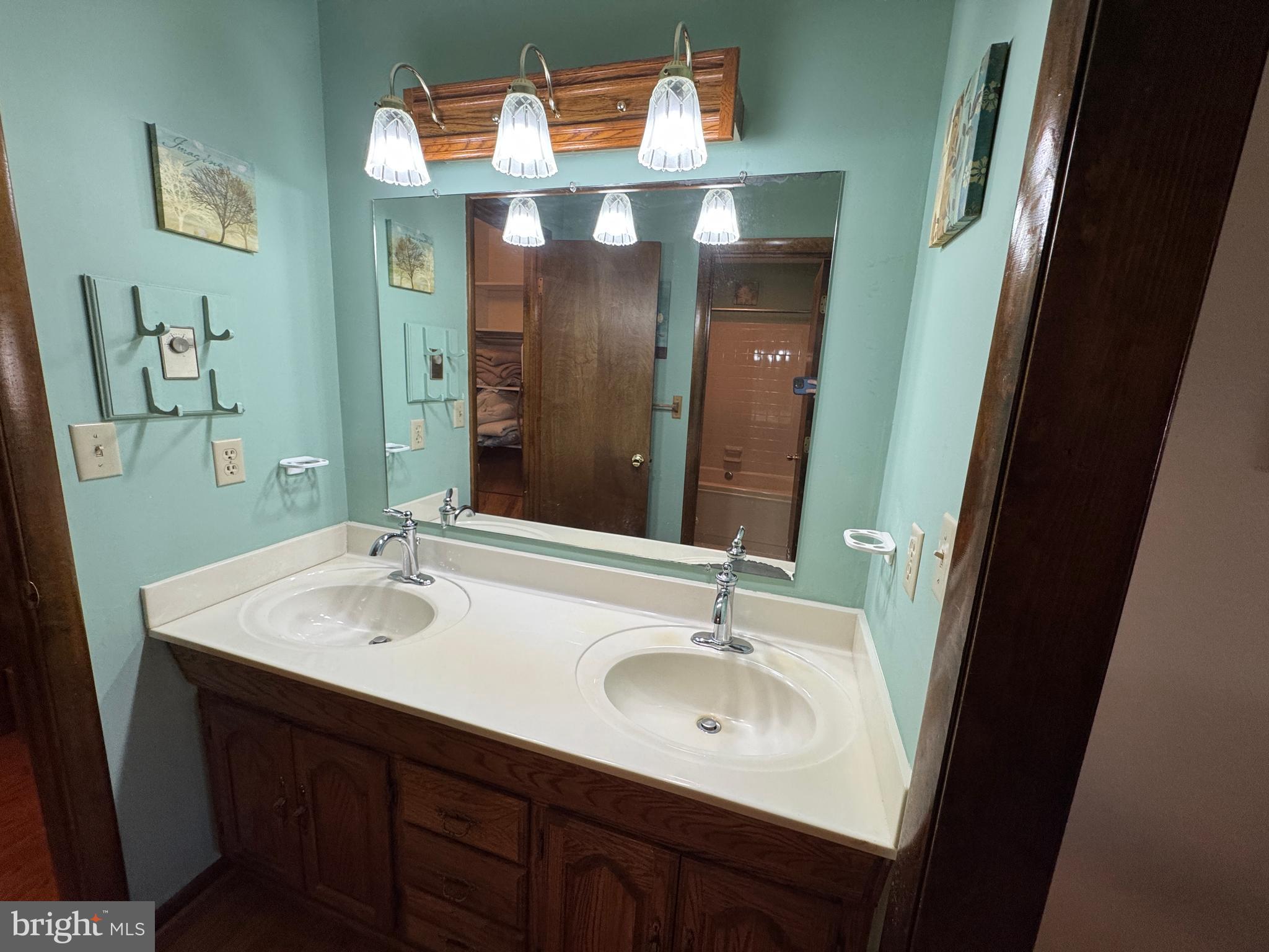 GERRARD ACRES - Residential