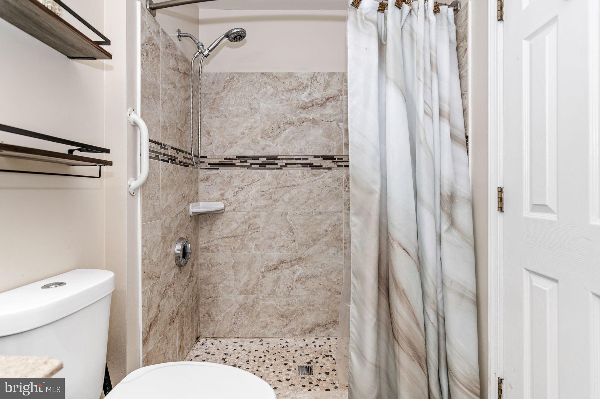 BULL RUN CONDO - Residential