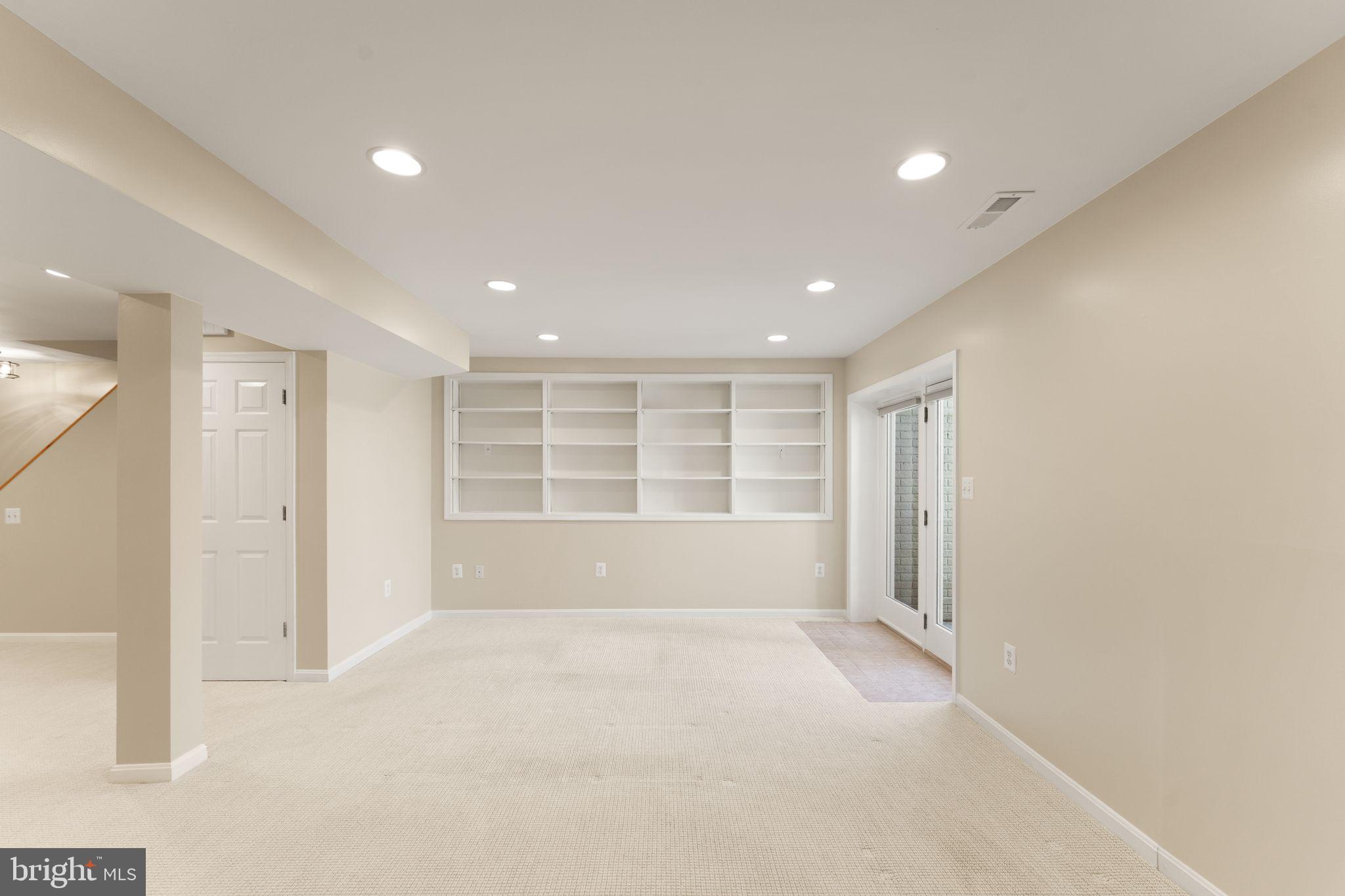 ASHBURN VILLAGE - Residential