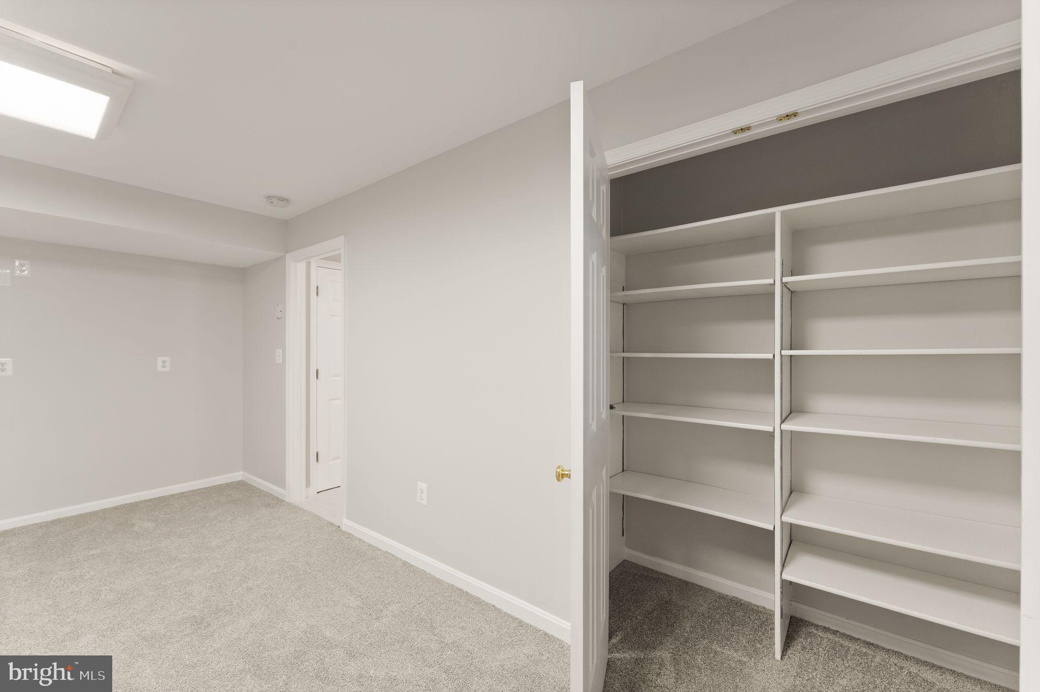 ASHBURN VILLAGE - Residential