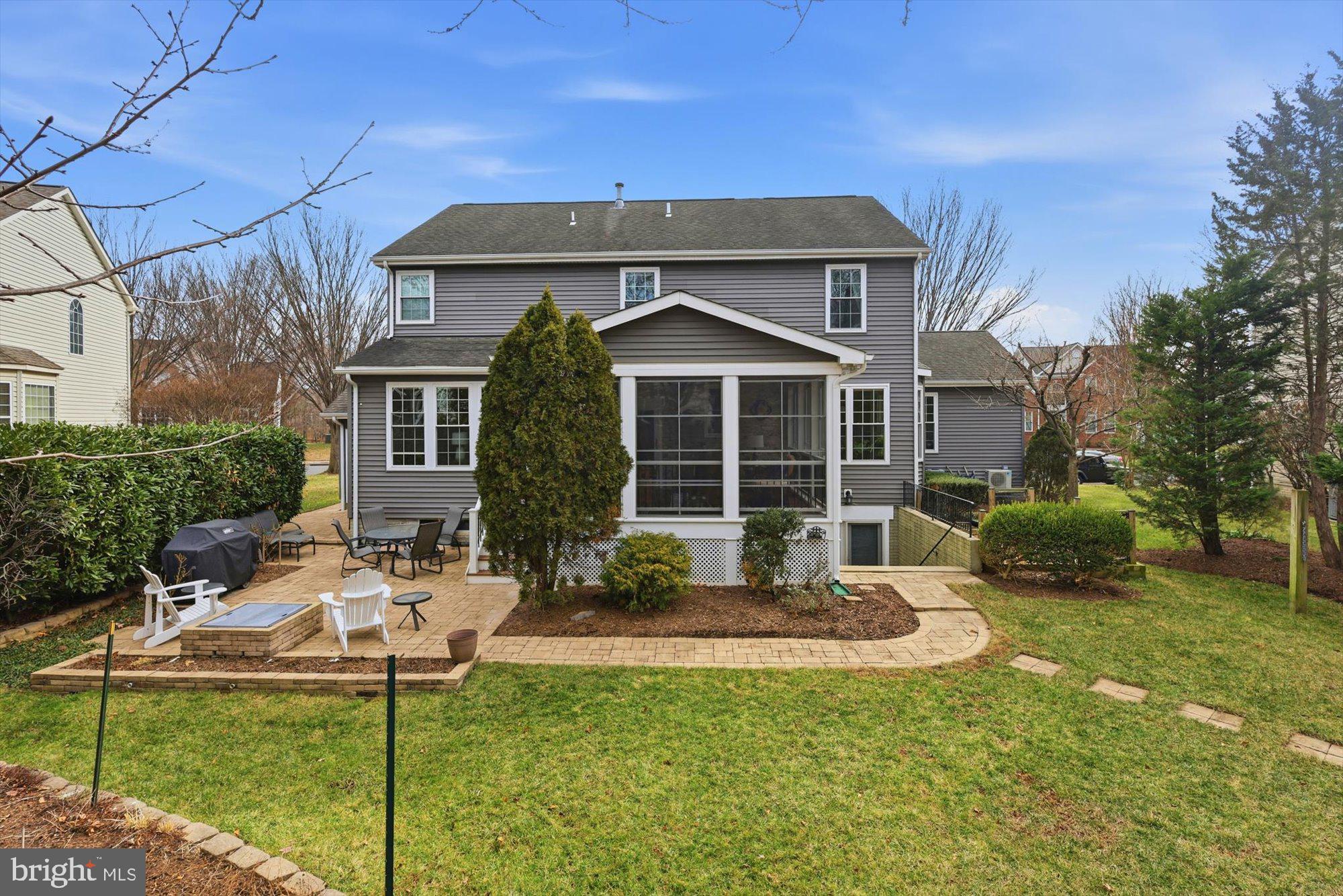 ASHBURN VILLAGE - Residential