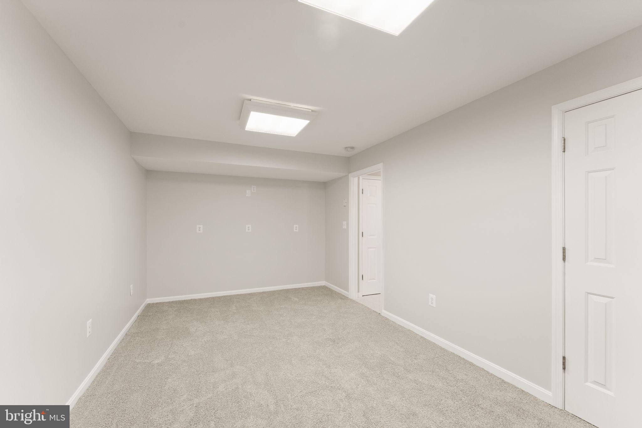 ASHBURN VILLAGE - Residential