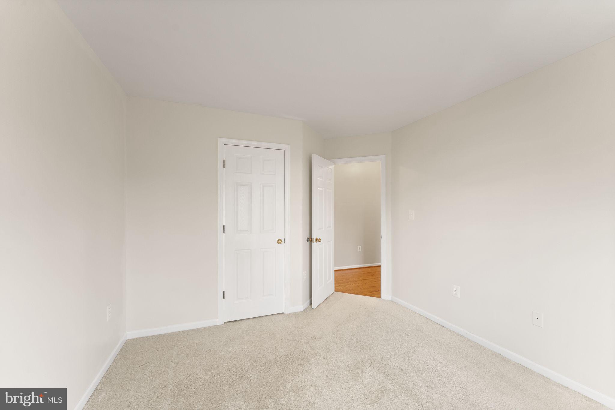 ASHBURN VILLAGE - Residential