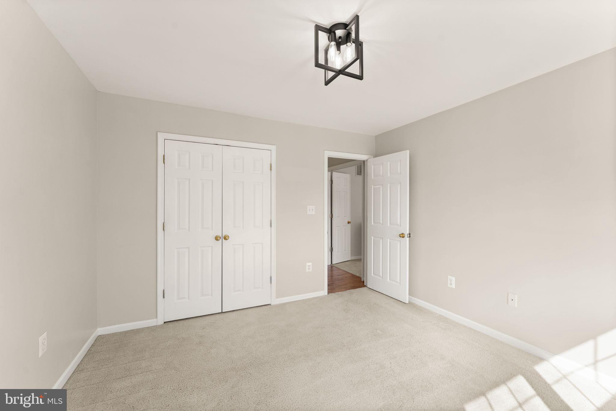 ASHBURN VILLAGE - Residential